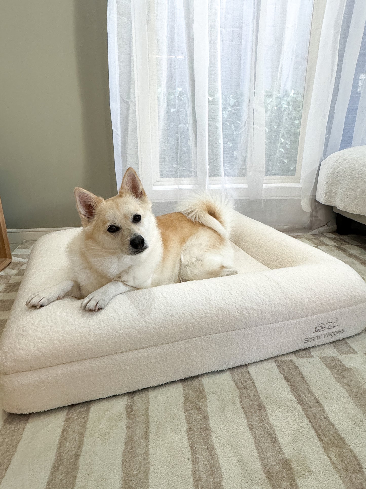 White Christmas Jax Bed + 50% Off Extra Cover